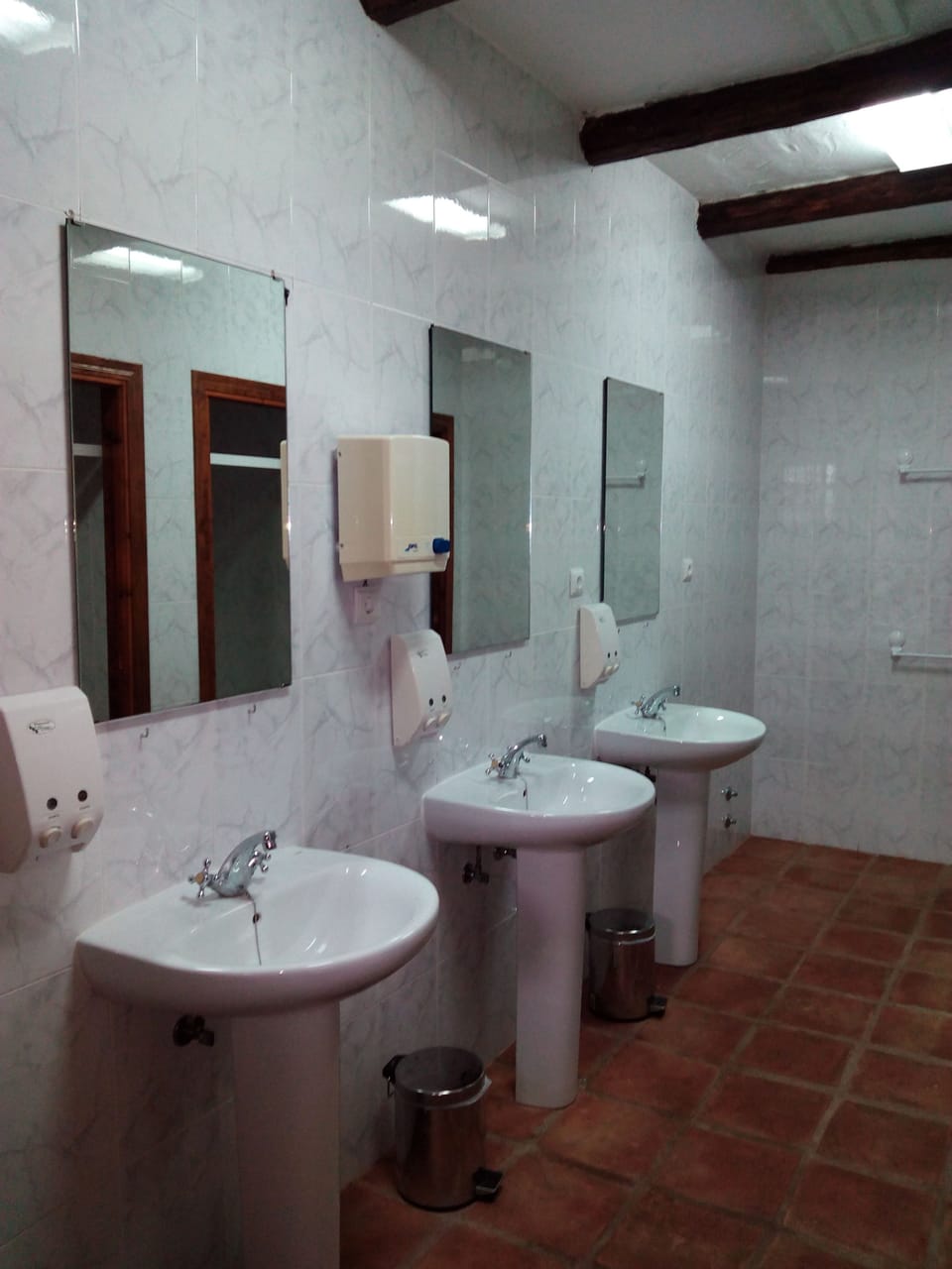 Bathroom sink