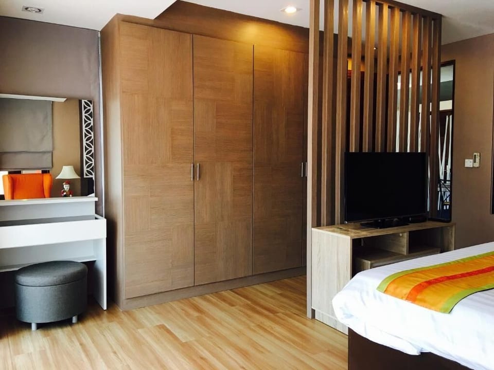 Minibar, in-room safe, desk, blackout drapes
