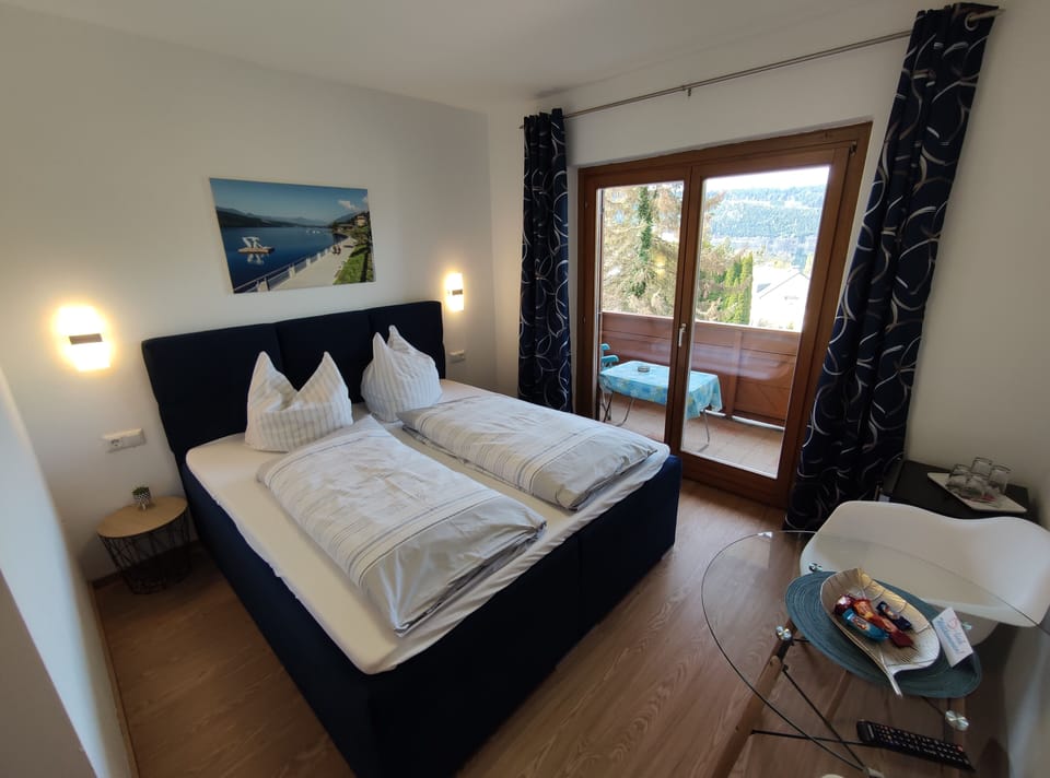 Standard Double Room, Lake View | Free WiFi, bed sheets