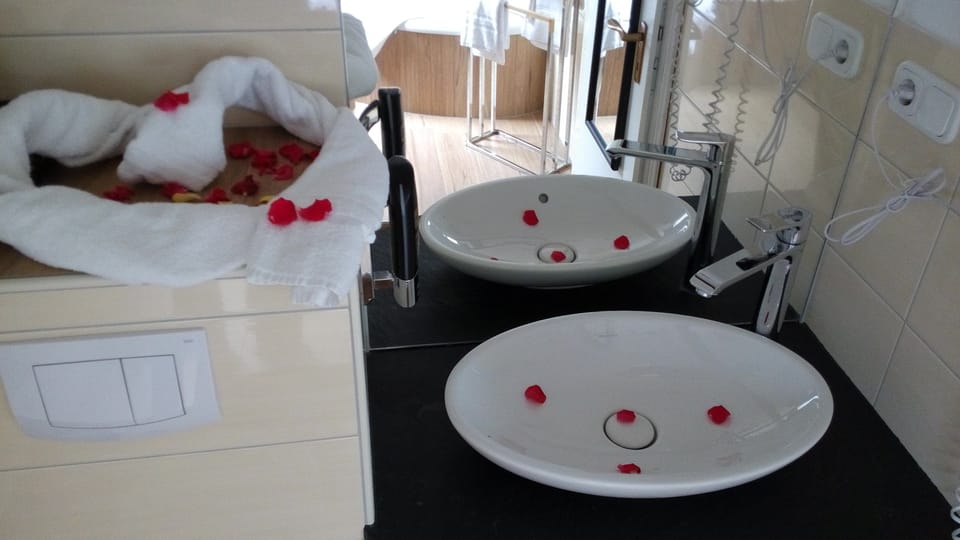Spring water tub, free toiletries, towels