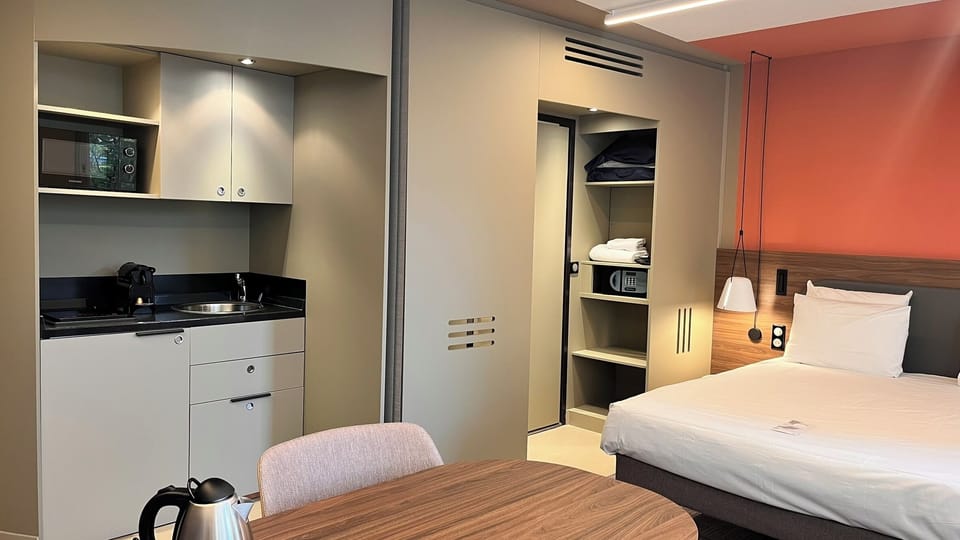 1 bedroom, premium bedding, in-room safe, desk