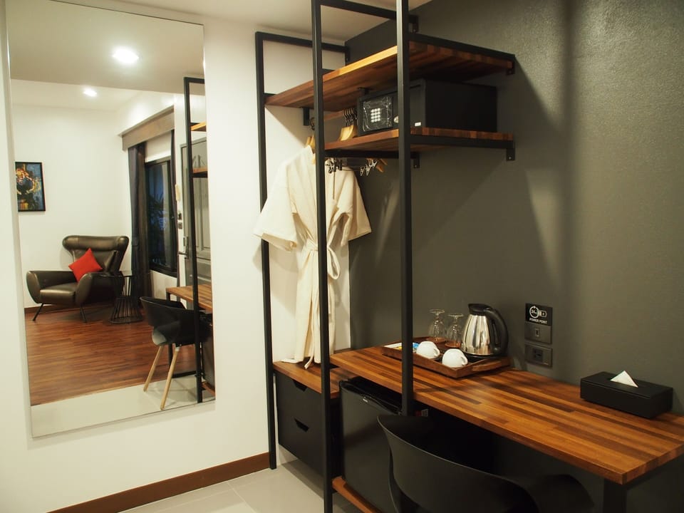 Minibar, in-room safe, individually decorated, individually furnished