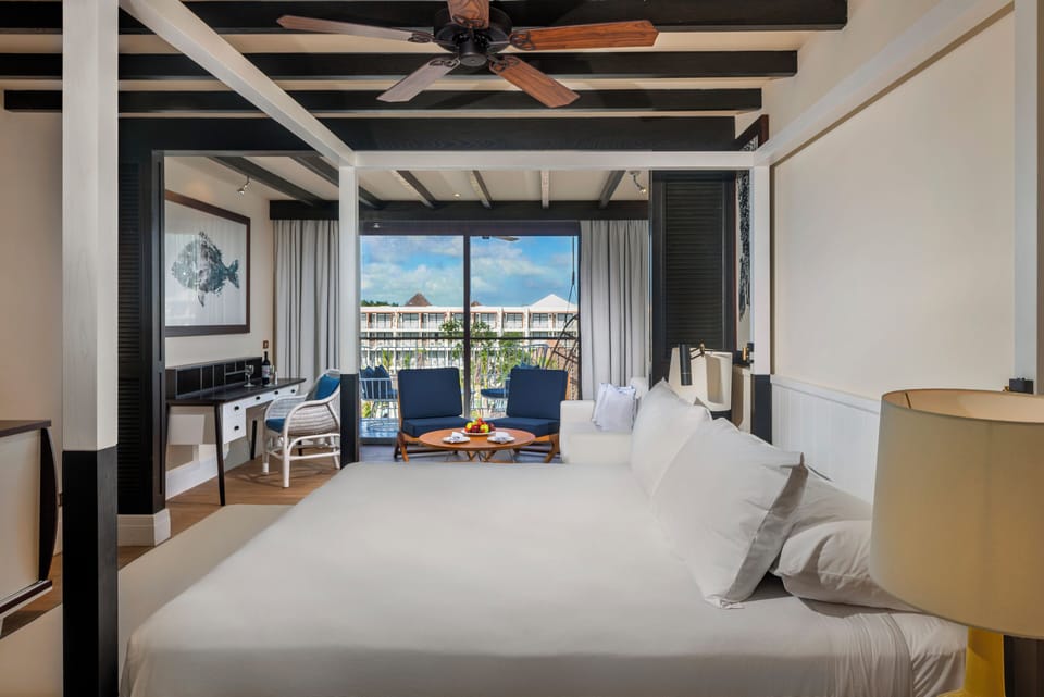 Free minibar, in-room safe, desk, free WiFi