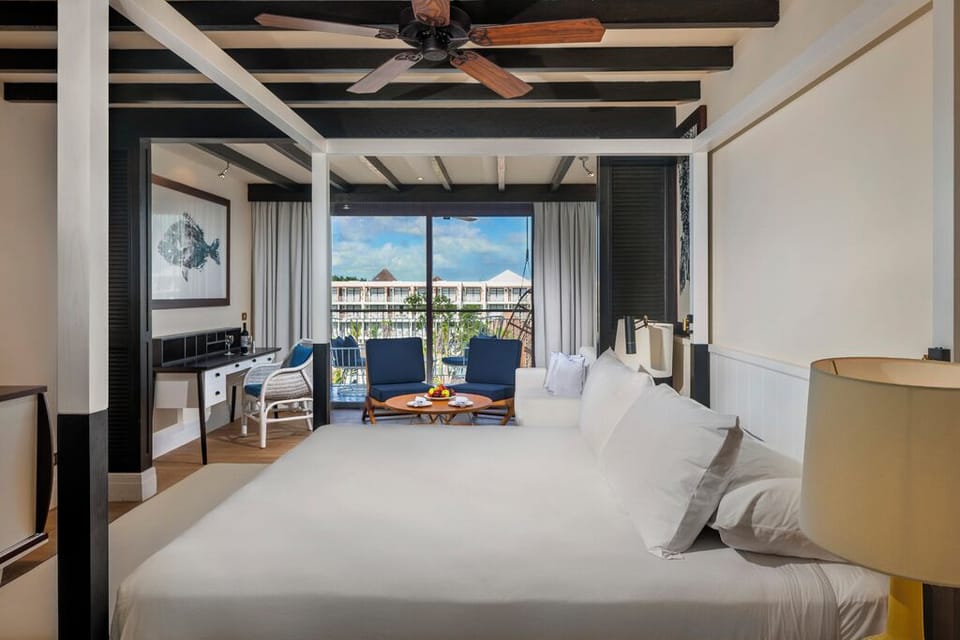 Free minibar, in-room safe, desk, free WiFi