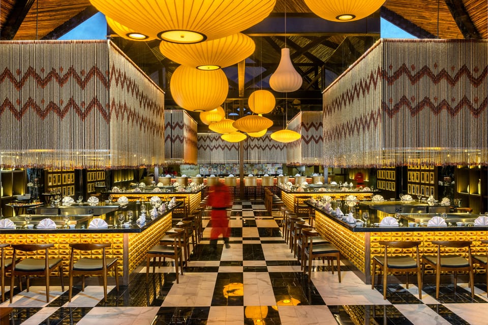 11 restaurants; breakfast, lunch, and dinner served
