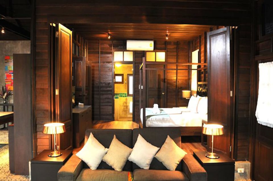 Superior Villa | Desk, blackout drapes, cribs (surcharge), WiFi (free)