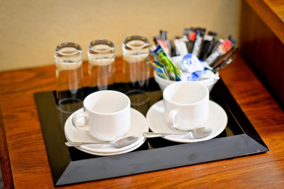 Coffee/tea maker, electric kettle