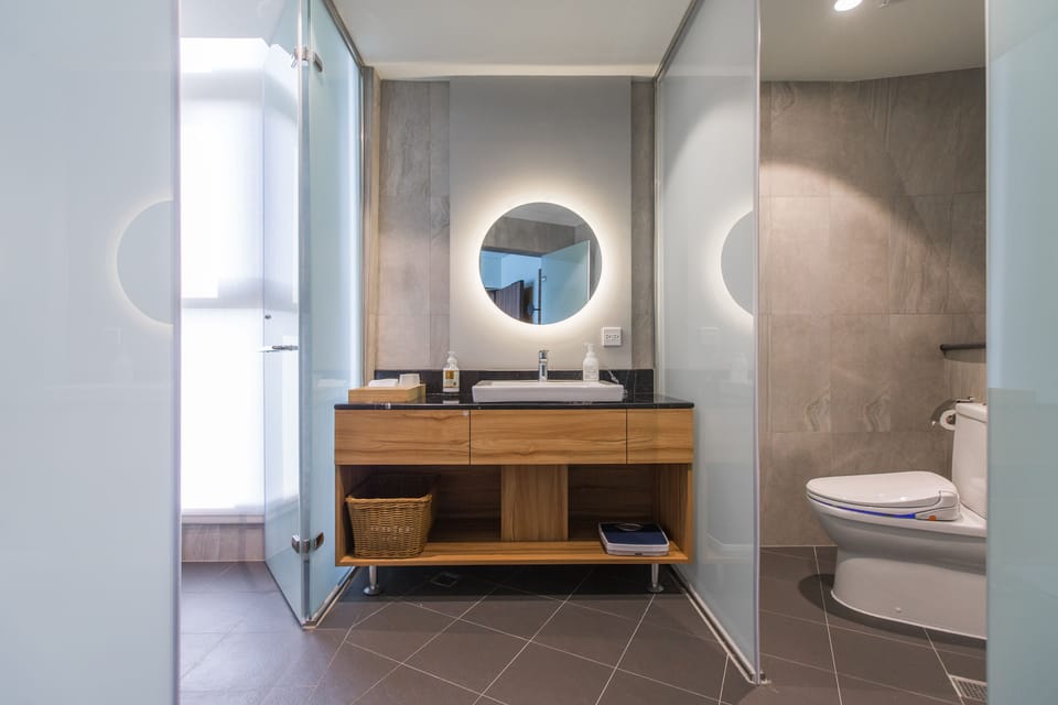 Elite Double Room | Bathroom | Hair dryer, bidet, towels, shampoo