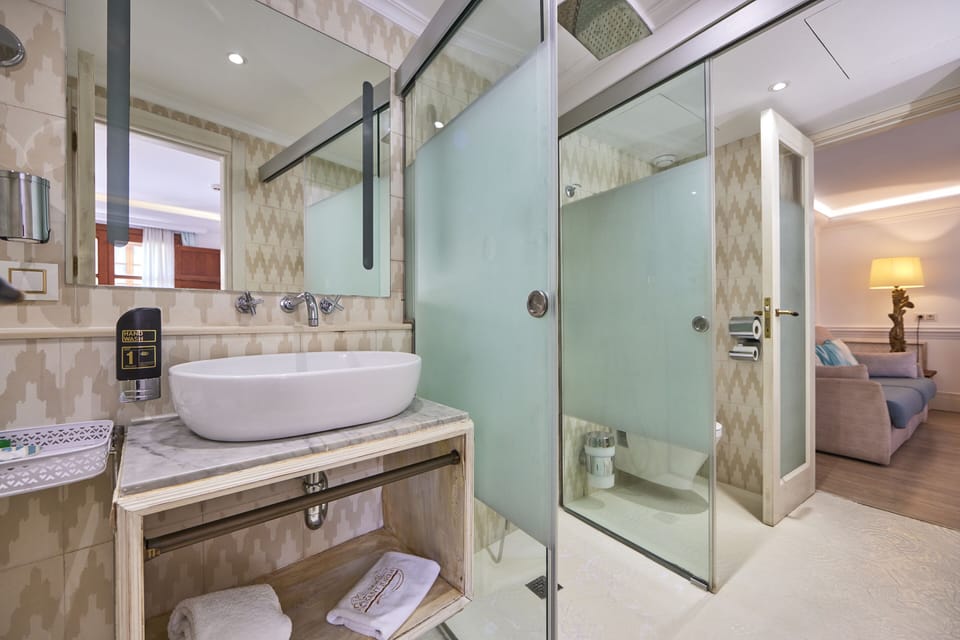 Junior Suite (Living Room or Balcony) | Bathroom | Hair dryer (on request), towels, soap, shampoo