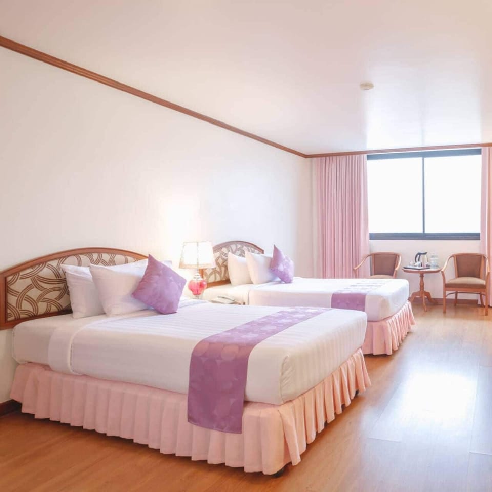 Deluxe Twin Room | In-room safe, desk, WiFi (free)
