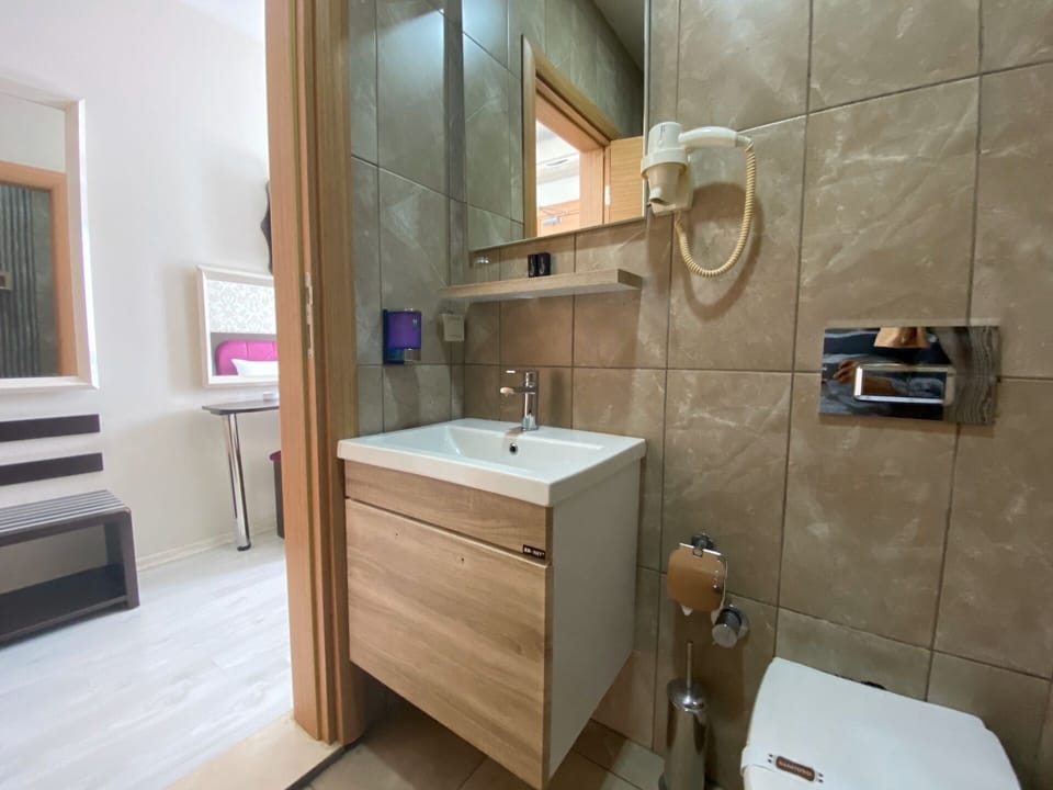 Bathroom sink