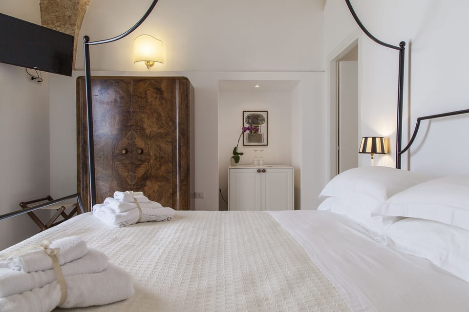 Premium bedding, minibar, in-room safe, soundproofing