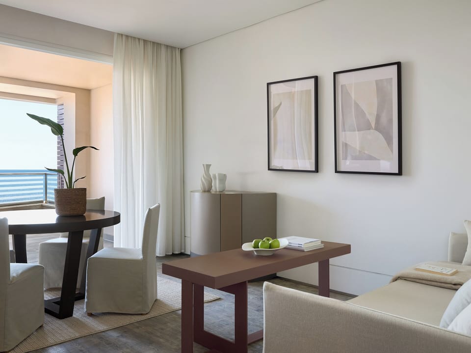 Open plan VIP Suites | Premium bedding, in-room safe, desk, soundproofing