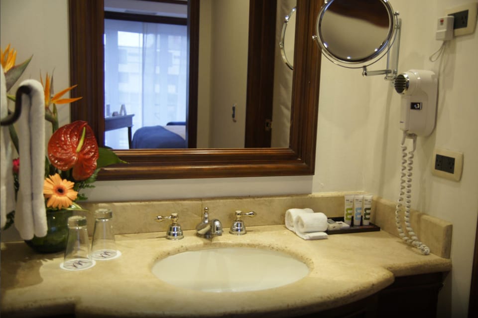 Bathroom sink