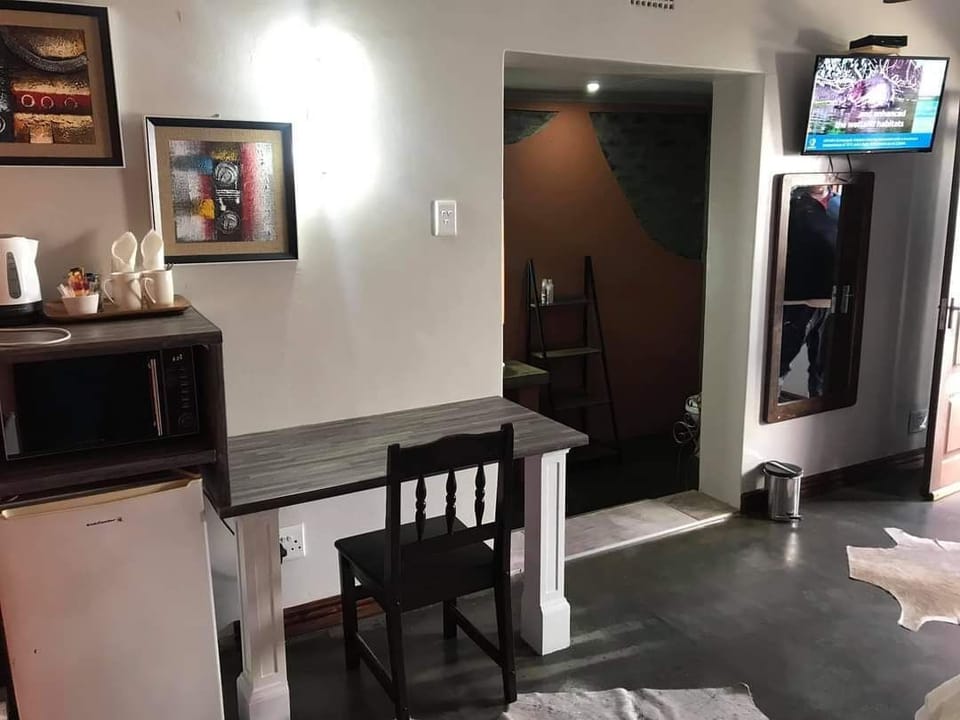 Luxury Double Room, 1 King Bed, Non Smoking, Courtyard View | Premium bedding, down comforters, in-room safe, desk
