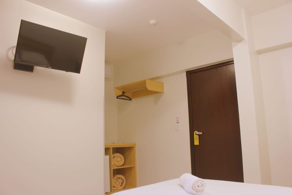 Standard Twin Room, 2 Twin Beds | Hypo-allergenic bedding, minibar, desk, free WiFi