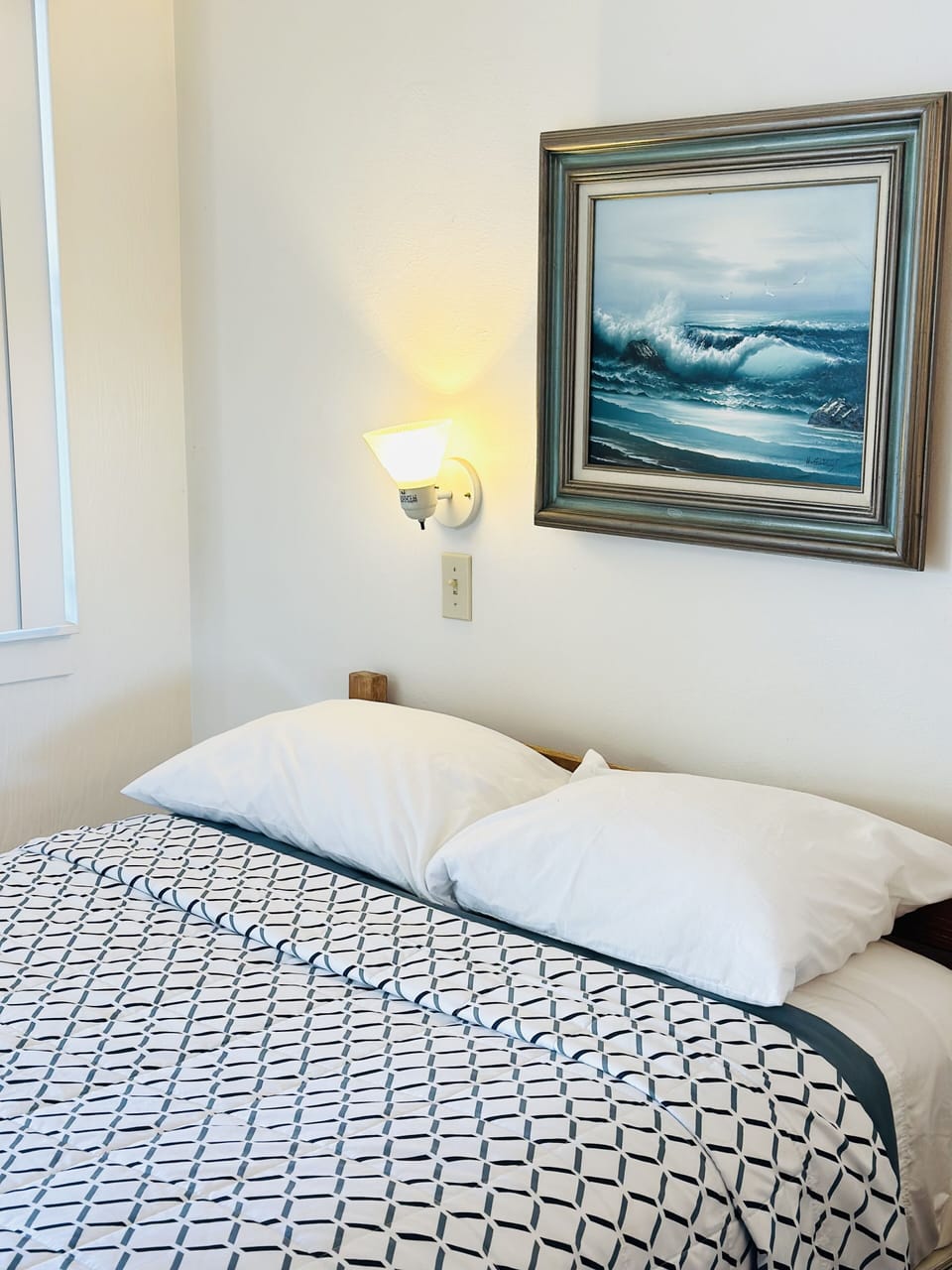 Desk, free WiFi, bed sheets