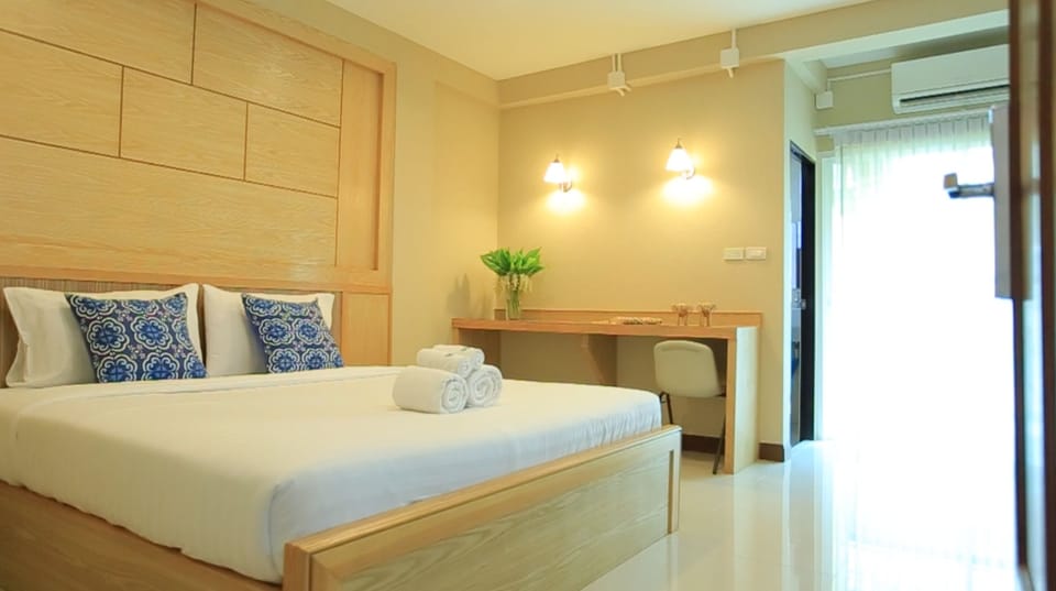 Superior Room | Desk, blackout drapes, free WiFi