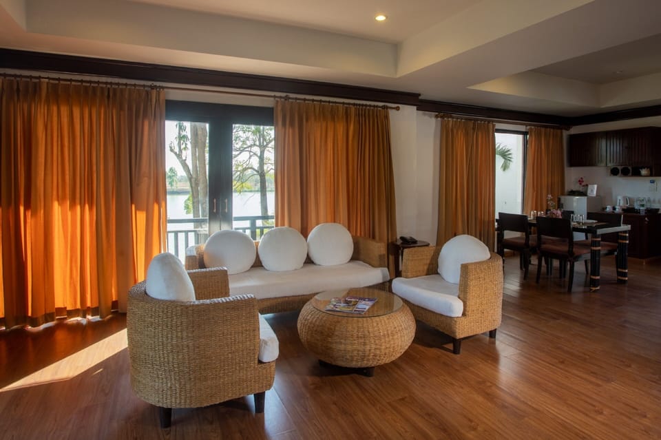 Suite | In-room dining