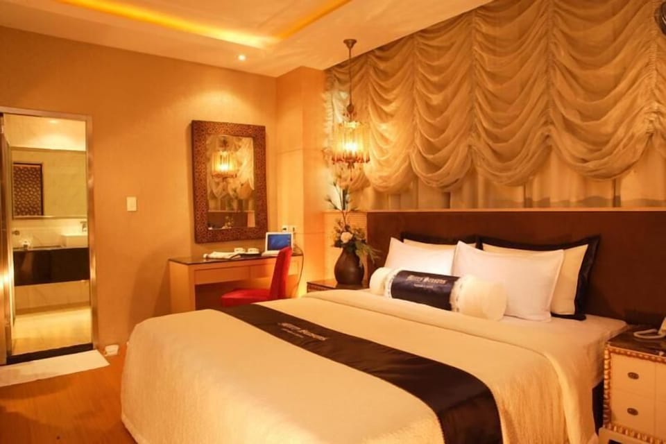 Minibar, desk, soundproofing, WiFi (free)