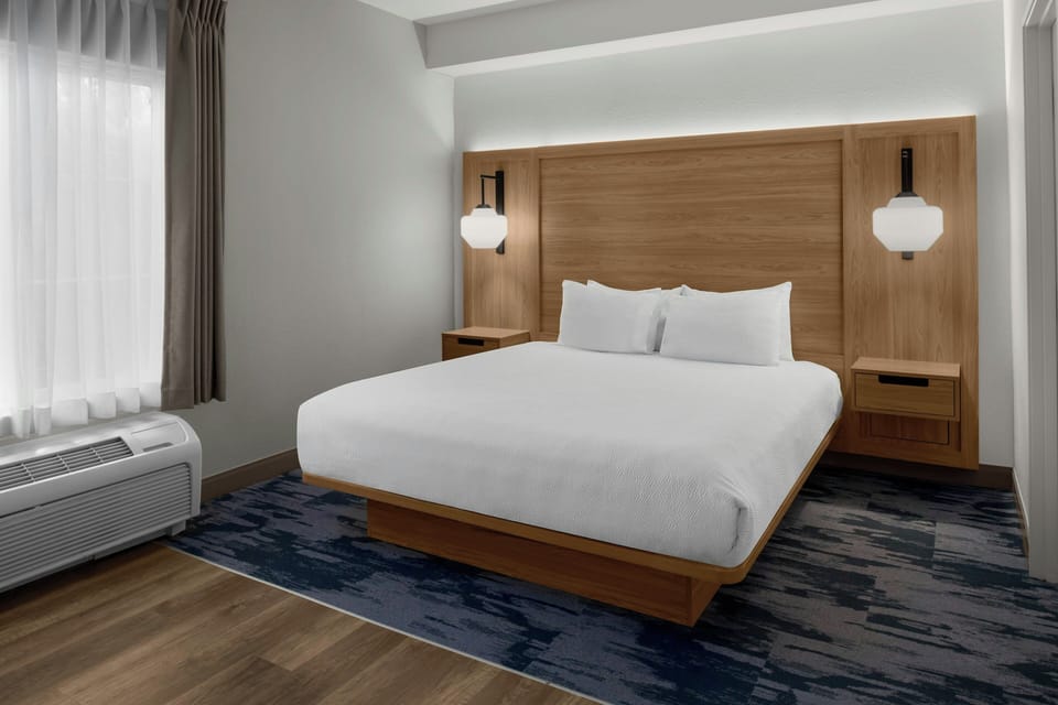 Junior Suite, 1 Bedroom | Desk, laptop workspace, blackout drapes, iron/ironing board