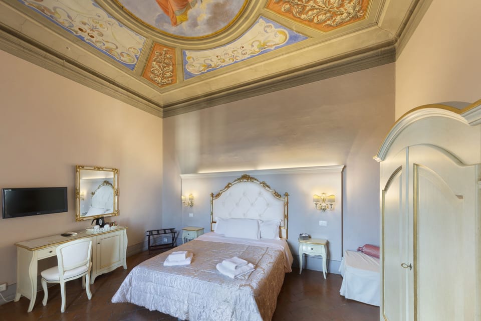 Deluxe Double or Twin Room | In-room safe, individually furnished, blackout drapes, soundproofing