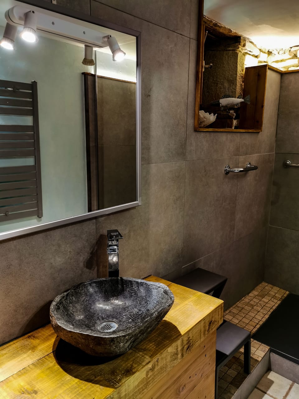 House, 1 Bedroom (La Maison de Célestine) | Bathroom sink
