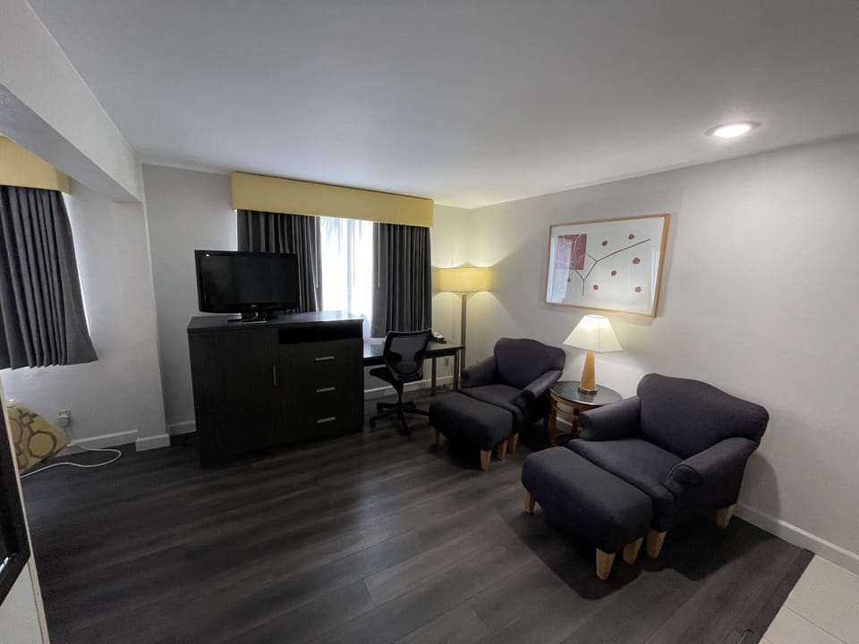 Studio Suite, 1 Queen Bed, Non Smoking | 1 bedroom, pillowtop beds, desk, blackout drapes