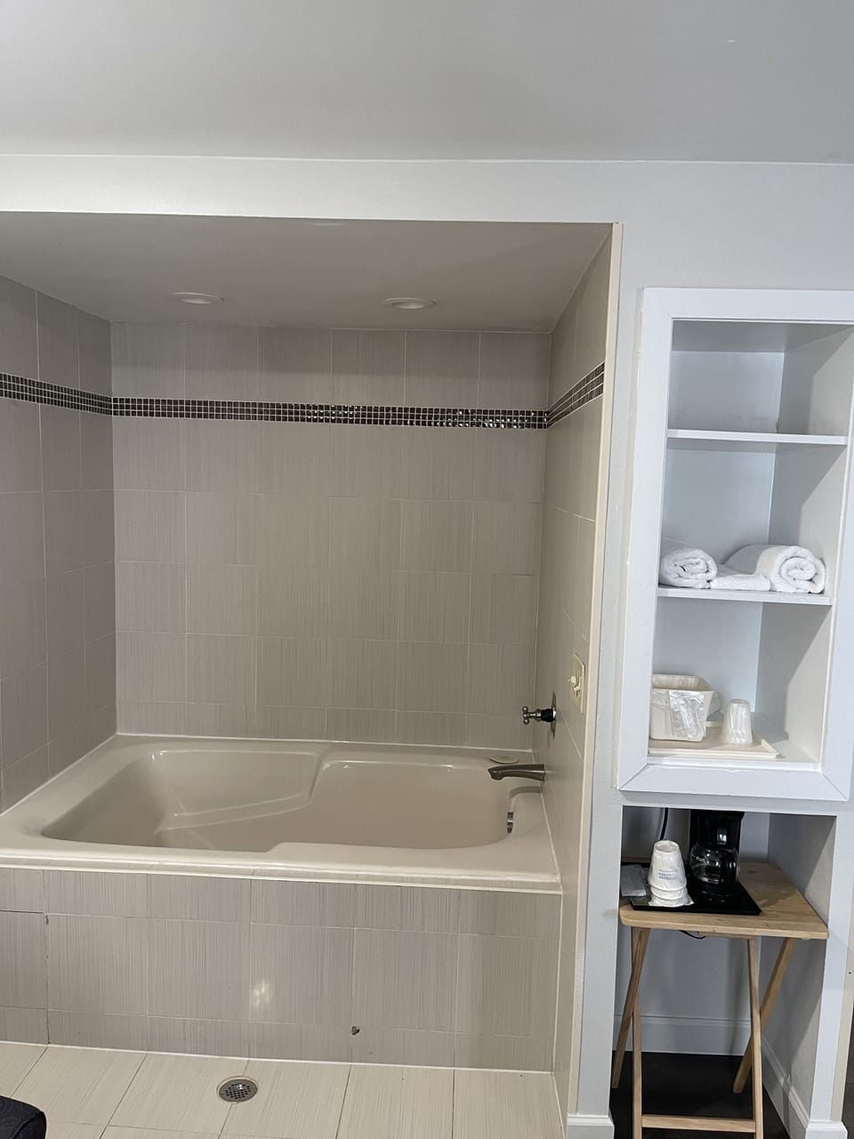 Studio Suite, 1 Queen Bed, Non Smoking | 1 bedroom, pillowtop beds, desk, blackout drapes