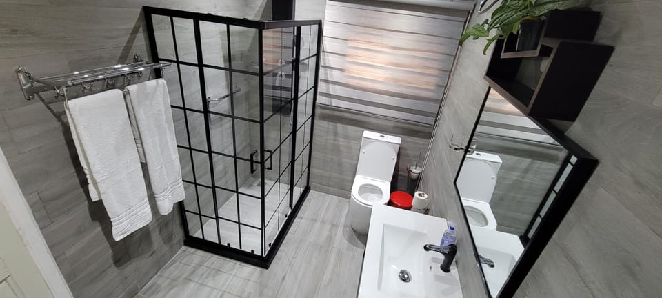 Executive Room, 1 Bedroom | Bathroom | Shower, rainfall showerhead, free toiletries, towels