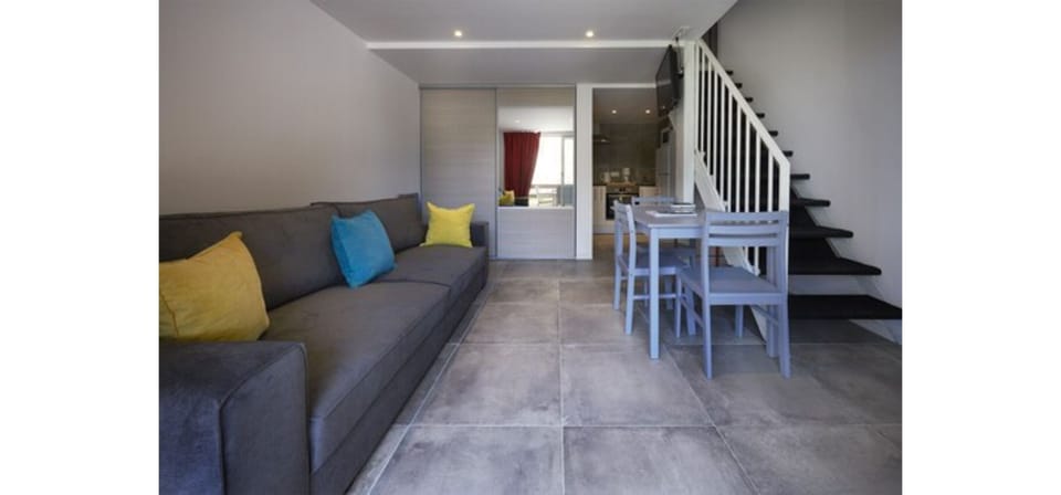 Duplex | Living room | 82-cm flat-screen TV with digital channels, TV