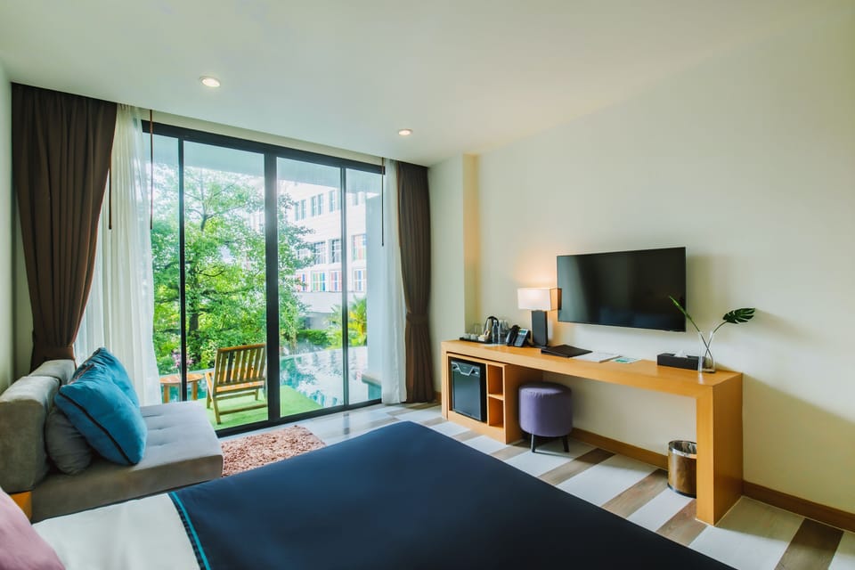Classic Pool Access King Room | In-room safe, individually decorated, individually furnished, desk