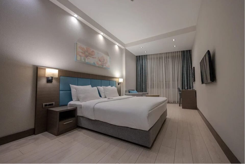Standard Room | Premium bedding, minibar, in-room safe, desk