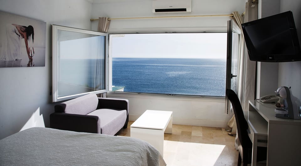 Double Room | In-room safe, blackout drapes, cribs (free), WiFi (free)