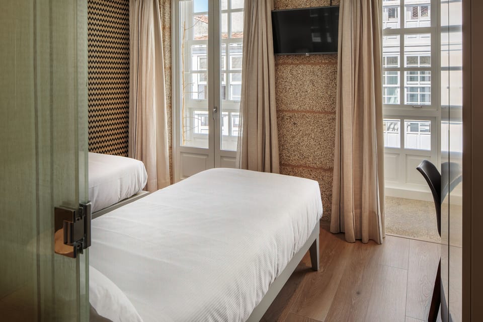 Premium bedding, in-room safe, desk, laptop workspace