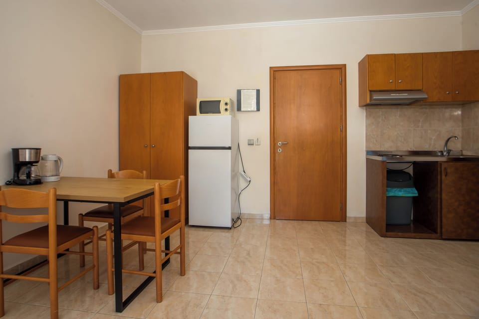 Family 5 Bedded Room | Laptop workspace, free cribs/infant beds, free WiFi