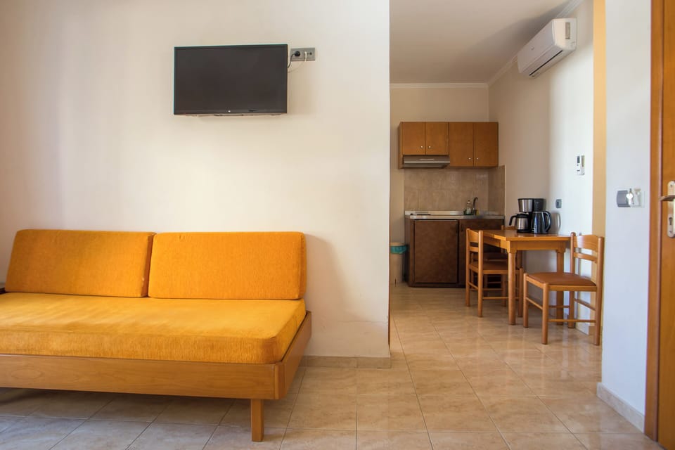 Family 4 Bedded Room | Laptop workspace, free cribs/infant beds, free WiFi