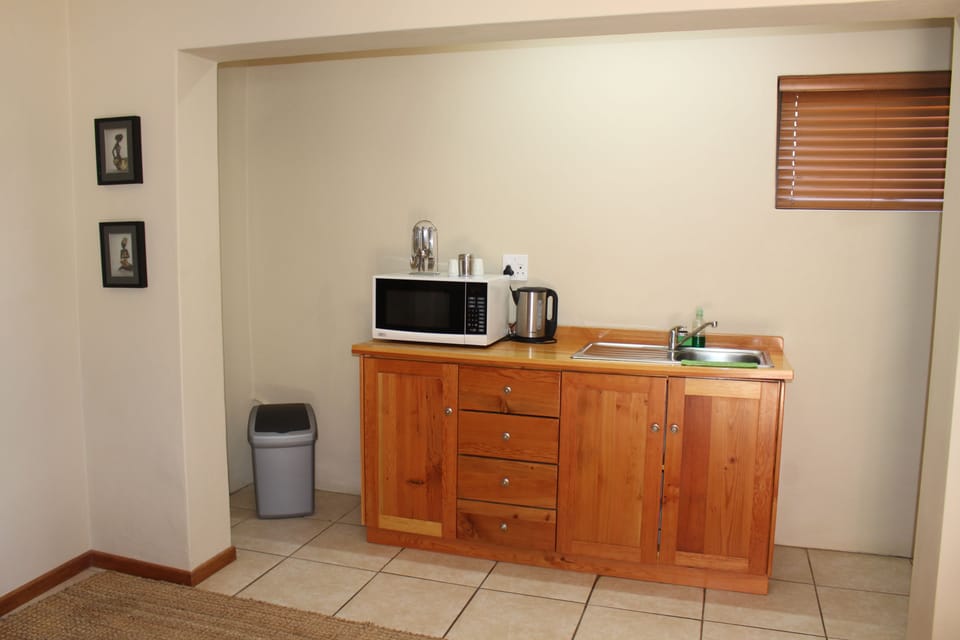LUXURY ROOM 08  | Private kitchenette | Fridge, coffee/tea maker, electric kettle