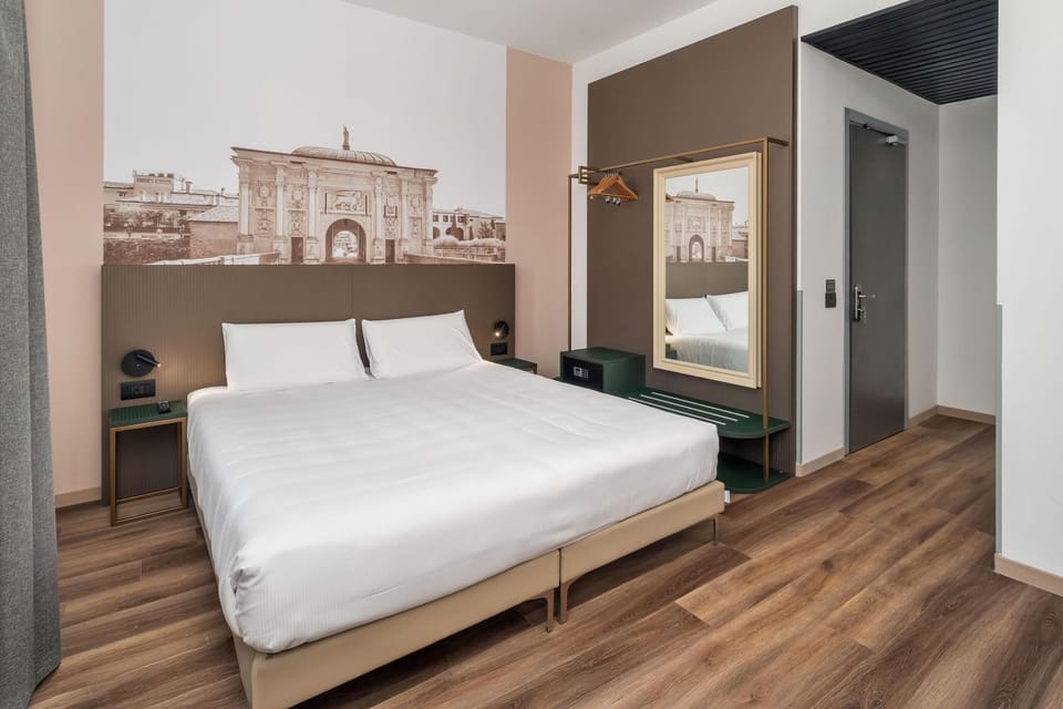 Standard Double Room | Minibar, in-room safe, desk, free WiFi