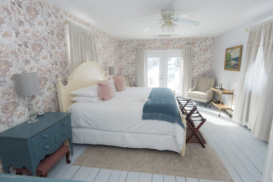 Luxury Room, 1 King Bed | Individually decorated, individually furnished, free WiFi