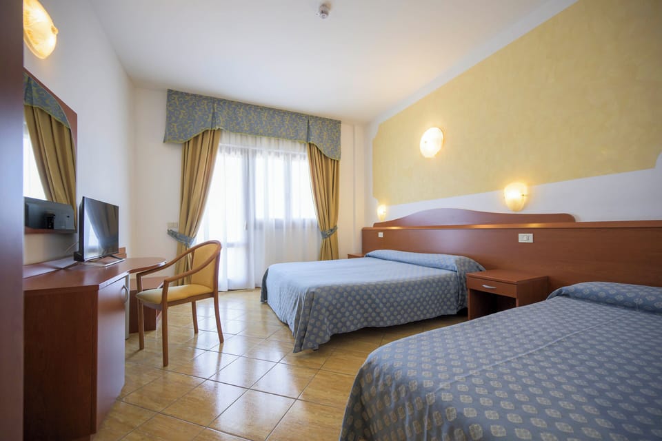 In-room safe, free WiFi, bed sheets