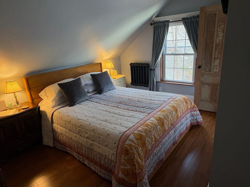 Room 5 | Individually decorated, individually furnished, free WiFi, bed sheets