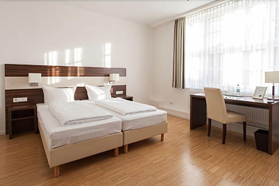Standard Double Room | In-room safe, desk, soundproofing, WiFi (free)