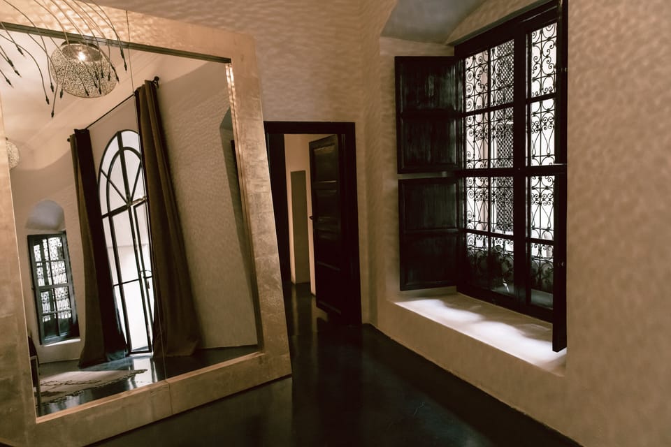 Deluxe Suite, Fireplace, Ground Floor | Premium bedding, in-room safe, iron/ironing board, free WiFi