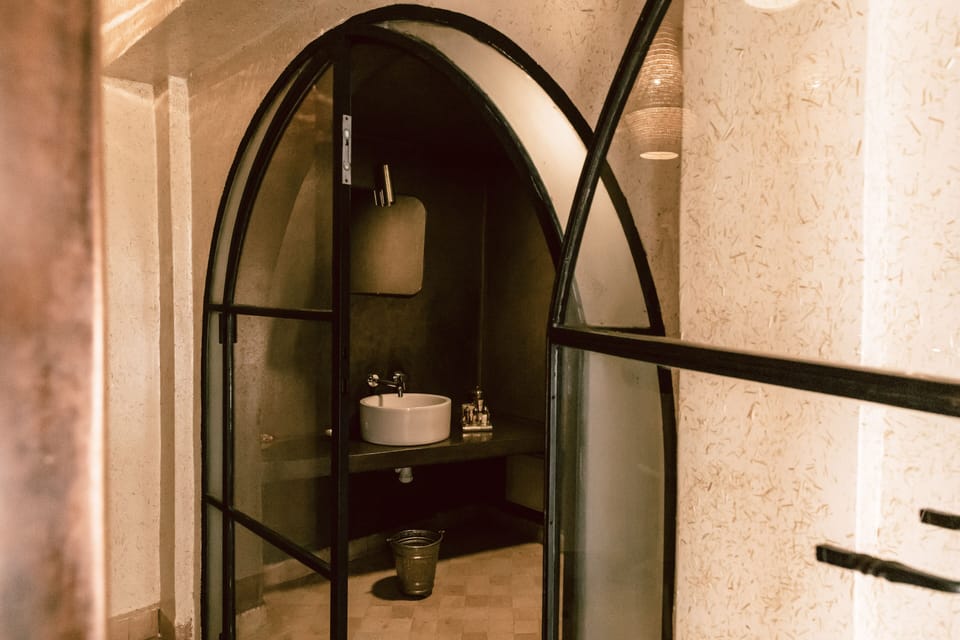 Panoramic Room | Bathroom | Shower, free toiletries, hair dryer, bathrobes
