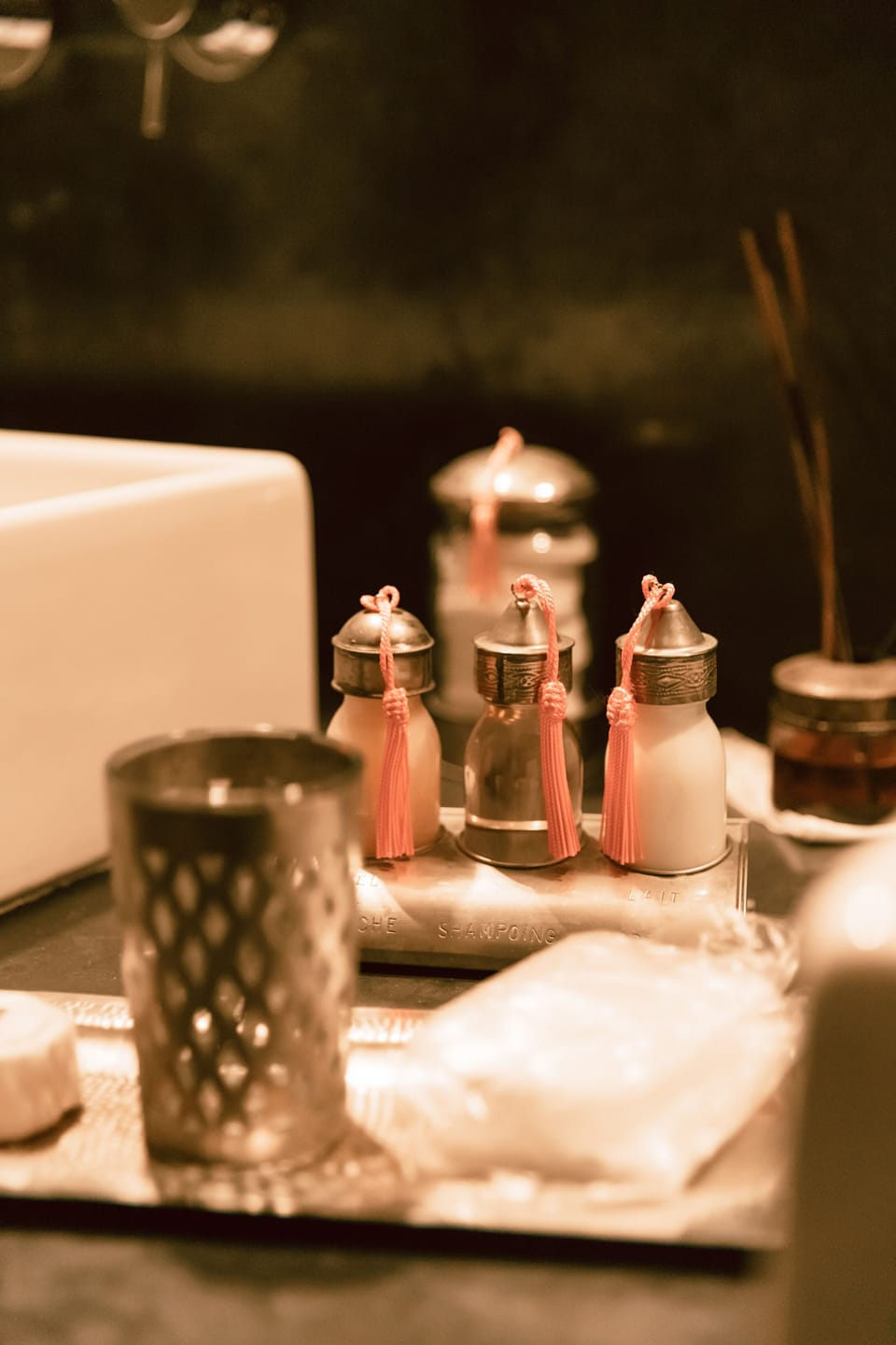 Deluxe Suite, Fireplace, Ground Floor | Bathroom | Shower, free toiletries, hair dryer, bathrobes