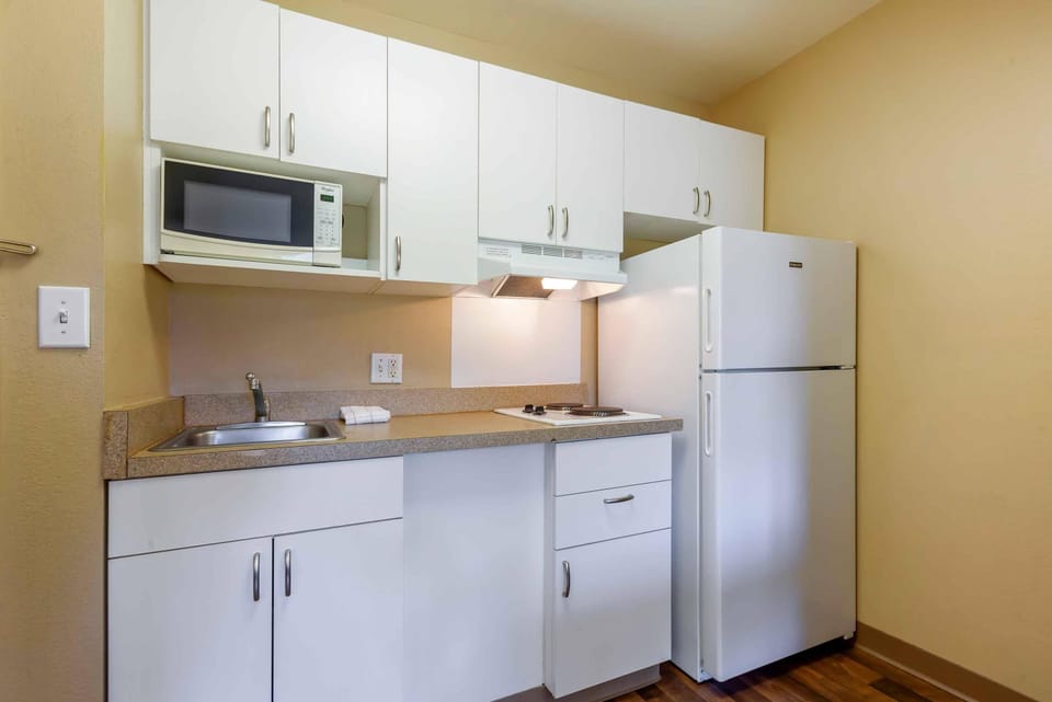 Deluxe Studio, Multiple Beds, Non Smoking | Private kitchen | Full-size fridge, microwave, stovetop, dishwasher