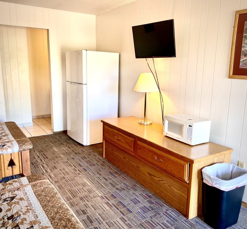 Room, Multiple Beds | Blackout drapes, free WiFi, bed sheets