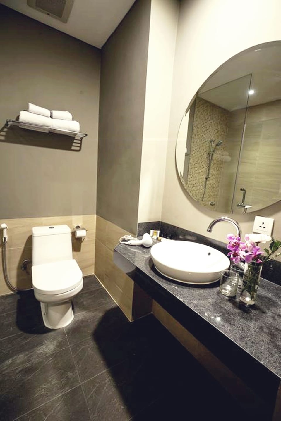 Shower, free toiletries, hair dryer, towels