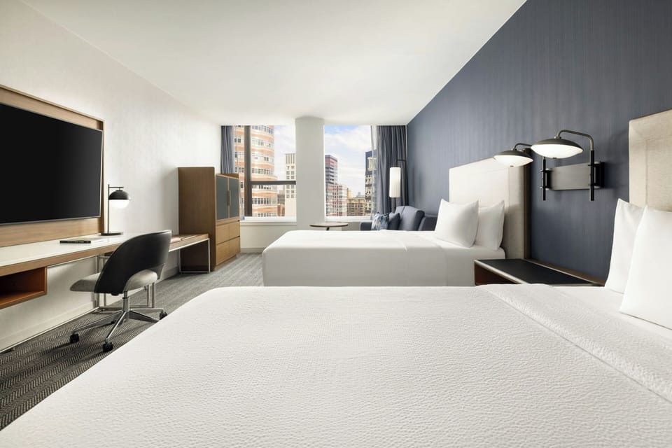 Junior Suite, 2 Queen Beds | Lounge